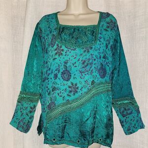 Tienda Ho Green and Blue Graphic 3/4 Sleeve Relaxed Blouse